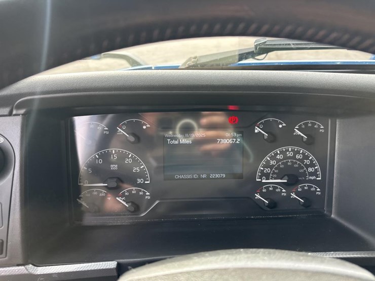 2019-volvo-10-image-44