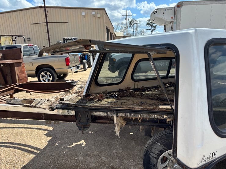 #1716-•-small-truck-camper-shell-image-6