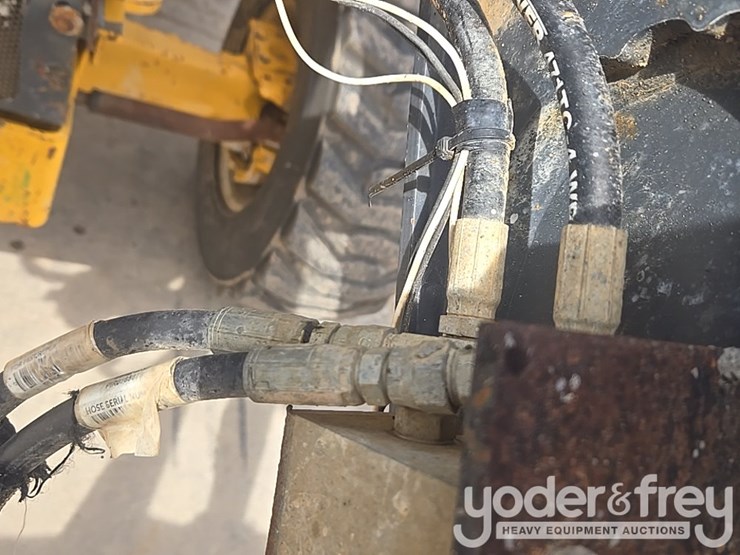 2014-deere-310k-ep-image-37