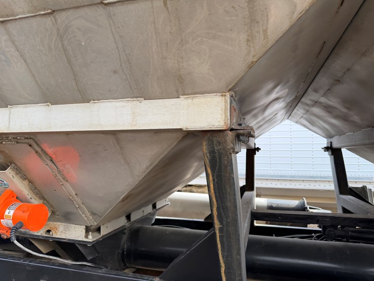 #40961-•-2011-magnolia-/-adams-t/a-fertilizer-tender-trailer-image-57