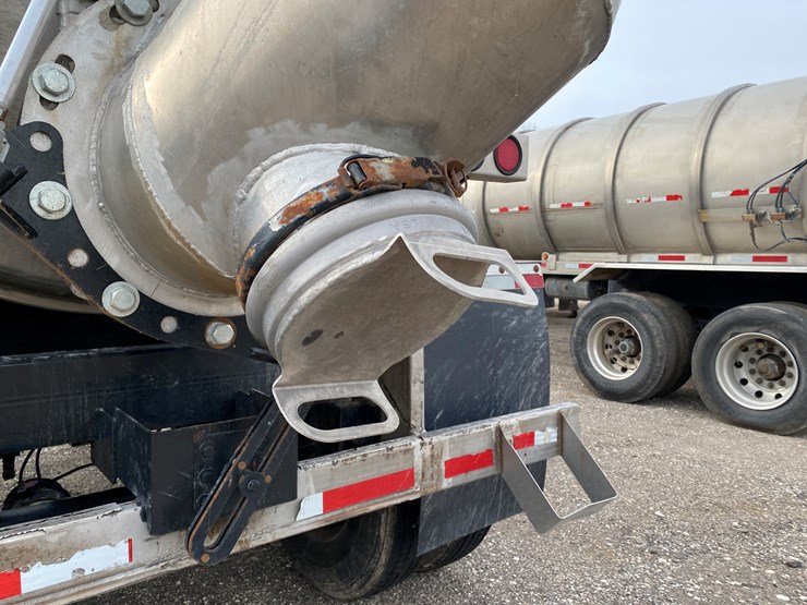 #502-•-2012-northern-8,500-gallon-semi-manure-tanker-(has-wi-title)-(waupun,-wi)-image-32