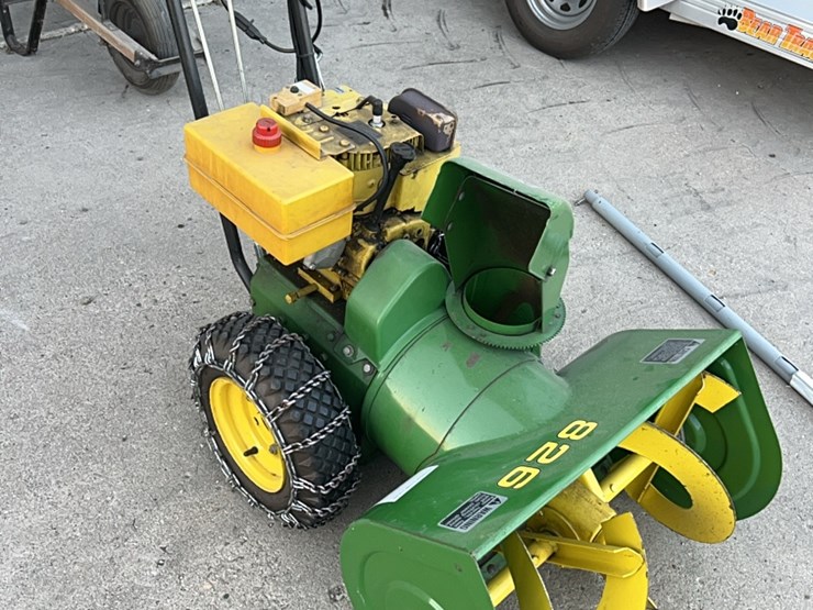 john-deere-model-826-snowblower,-nice-shape,-low-time,-stored-inside,-electric-start-image-2