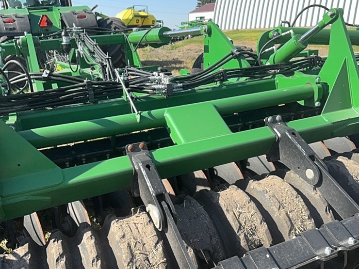 2023-john-deere-h-image-46