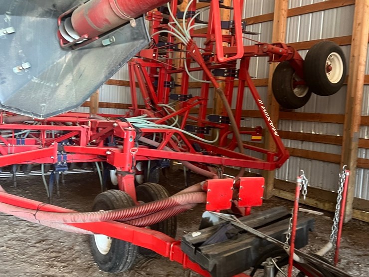 lot-10.-morris-air-seeder,-tow-between-with-10"-eagle-beaks,-new-seed-meter-unit,-pristine-condition,-always-shedded,-highly-maintained,-none-nicer-image-14