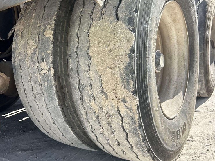 2001-mack-rd688s-image-32