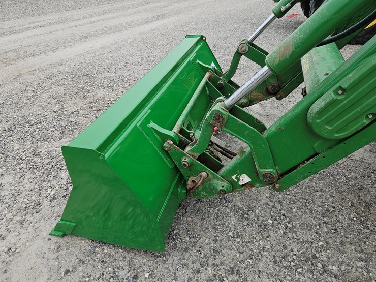 2017-john-deere-6110m-image-6