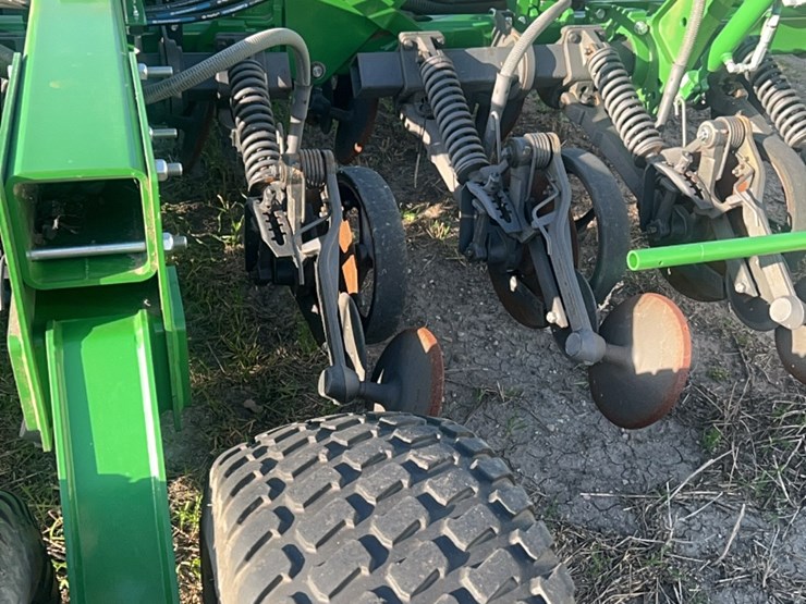 2018-john-deere-1910-image-180