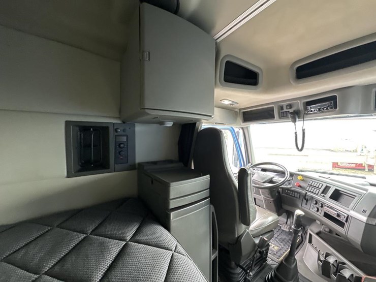 2019-volvo-10-image-53