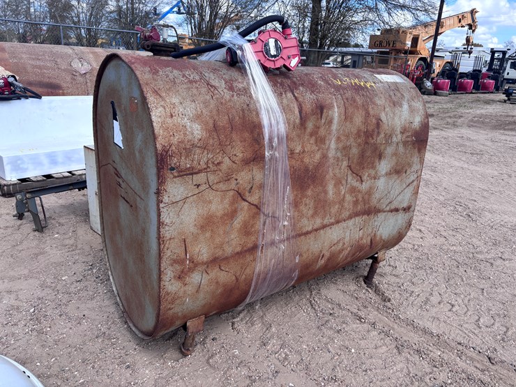 #1714-•-fluid-tank-with-fuel-pump-image-1