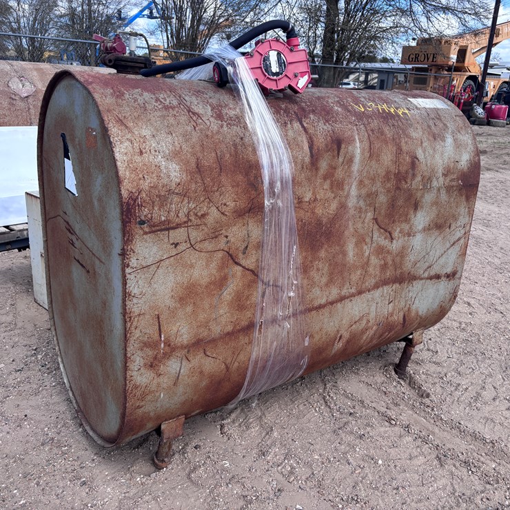 #1714 • FLUID TANK WITH FUEL PUMP