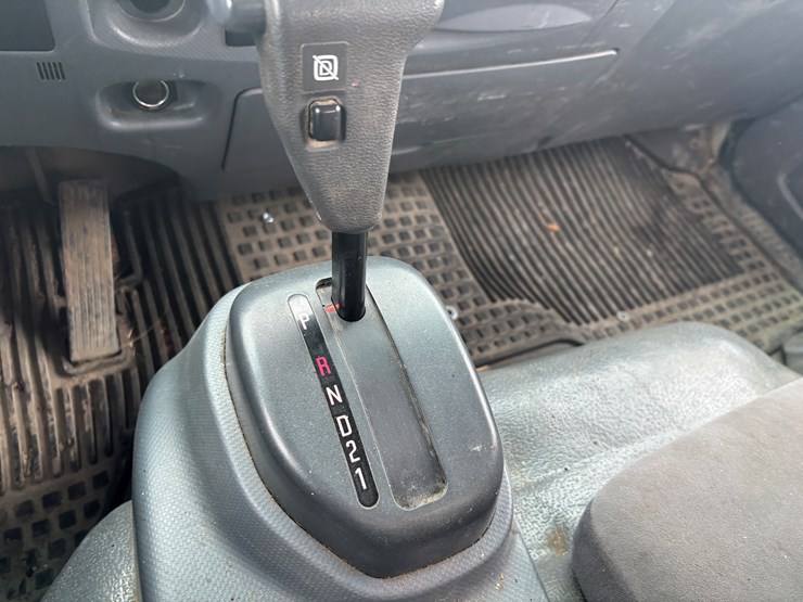 2015-isuzu-npr-xd-image-33