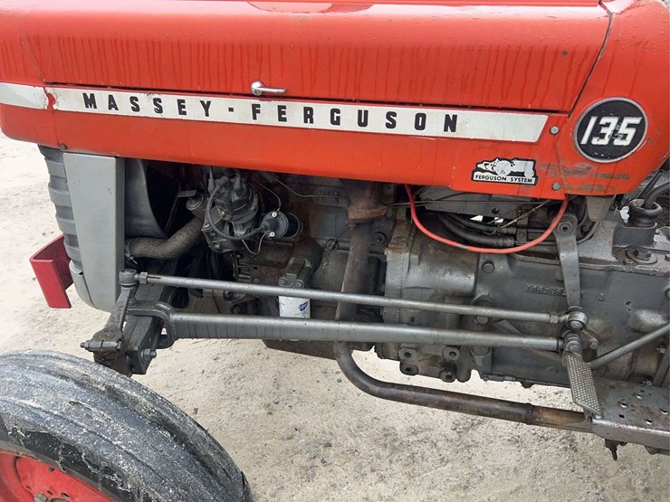 massey-ferguson-135-image-49