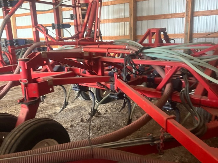lot-10.-morris-air-seeder,-tow-between-with-10"-eagle-beaks,-new-seed-meter-unit,-pristine-condition,-always-shedded,-highly-maintained,-none-nicer-image-51