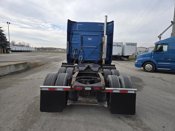 2003-volvo-10-image-4