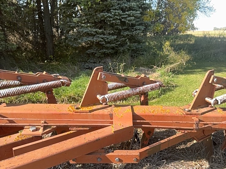 ￼wilrich-eight-bottom-auto-reset-plow,-been-parked-for-a-while,-good-working-unit-when-last-used.-image-9