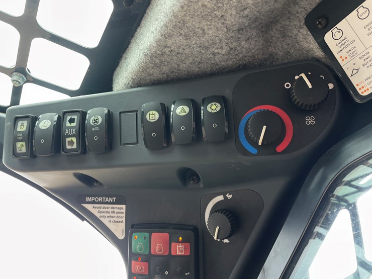 2019-john-deere-332-image-41