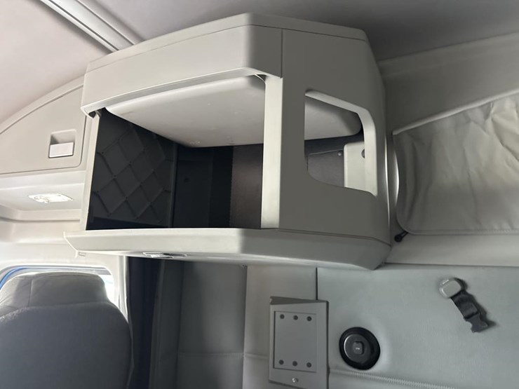 2020-kenworth-t680-image-48