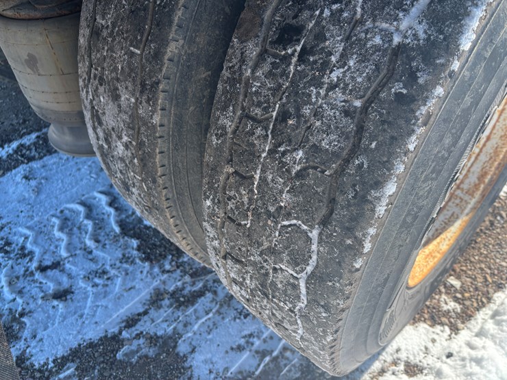 #2294-•-2013-freightliner-m2-flatbed-truck-image-64