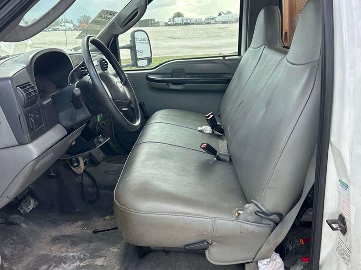 2005-ford-f350-image-11