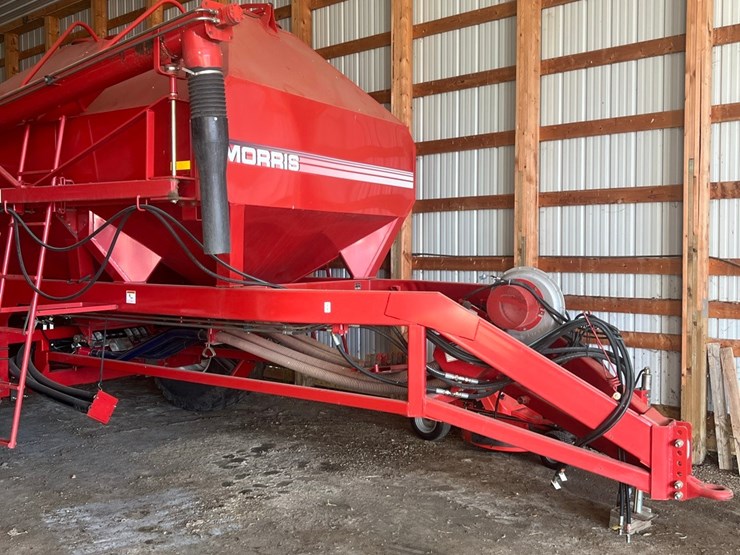 lot-10.-morris-air-seeder,-tow-between-with-10"-eagle-beaks,-new-seed-meter-unit,-pristine-condition,-always-shedded,-highly-maintained,-none-nicer-image-2