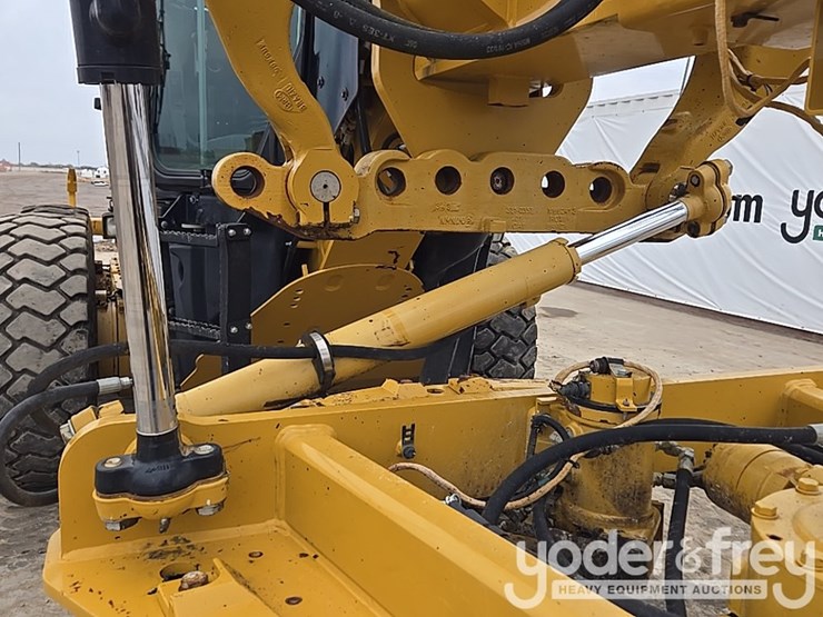 2015-caterpillar-12m3-image-30