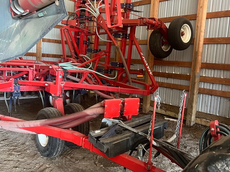 lot-10.-morris-air-seeder,-tow-between-with-10"-eagle-beaks,-new-seed-meter-unit,-pristine-condition,-always-shedded,-highly-maintained,-none-nicer-image-13