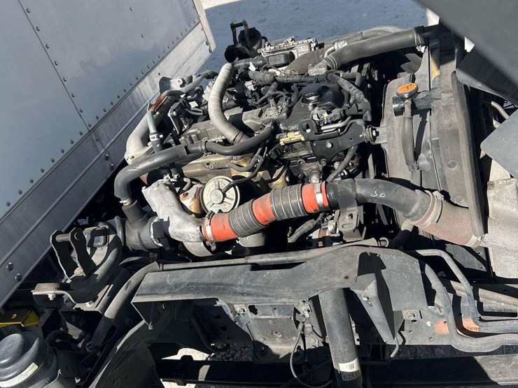 2016-isuzu-npr-image-9