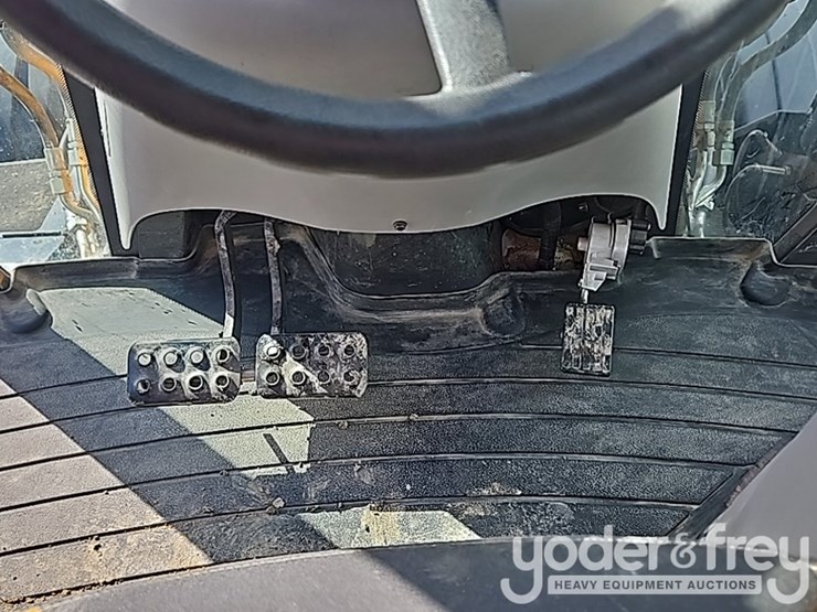 2022-case-590sn-image-54