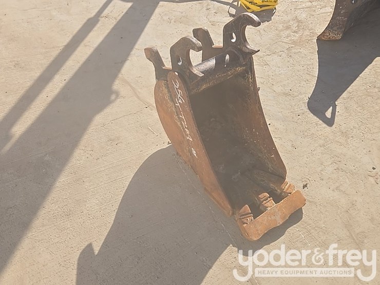 2020-deere-35g-image-30