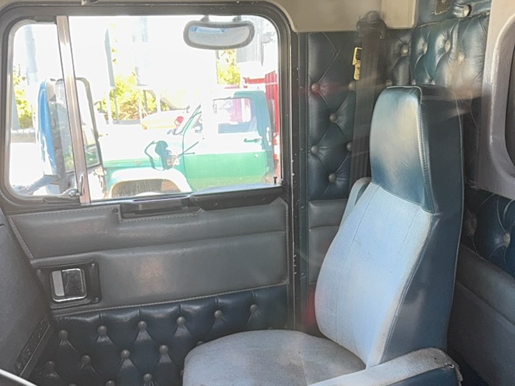 1990-kenworth-t600-image-182