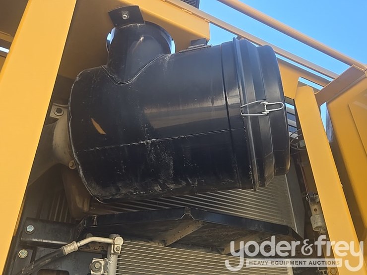 2016-caterpillar-335fl-image-56