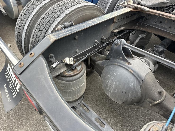 2022-volvo-10-image-37