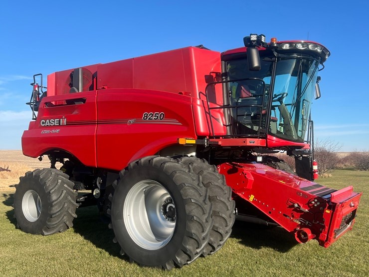 2023-case-ih-8250-image-3