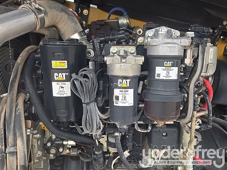 2018-caterpillar-tl1055d-image-50