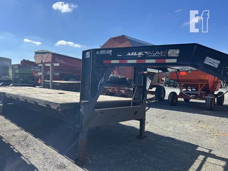 2007-trailerman-32-ft-tri-axle-image-1