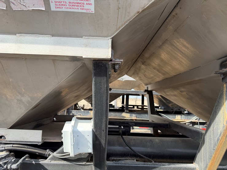 #40961-•-2011-magnolia-/-adams-t/a-fertilizer-tender-trailer-image-30