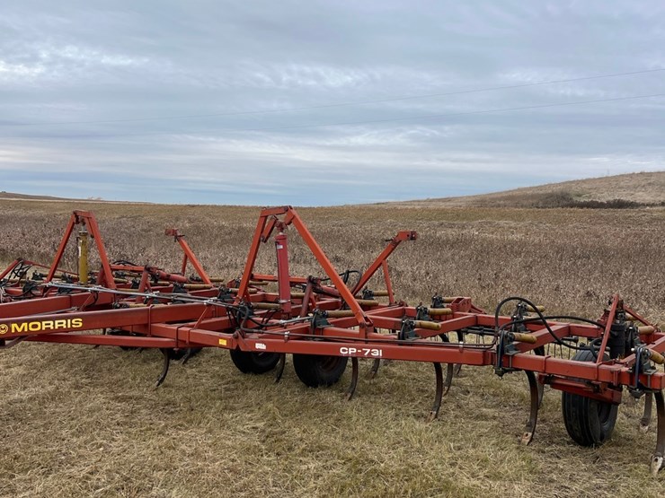 lot-49.-1981-33’-morris-magnum-model-cp-731-chisel-plow-w/3-bar-harrows,-well-maintained-unit,-super-clean-and-straight,-check-photos-image-44
