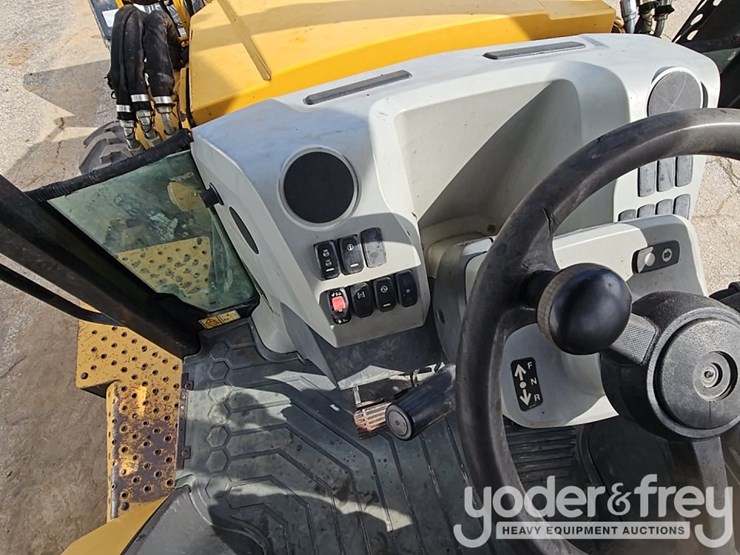 2016-caterpillar-420f2-it-image-38