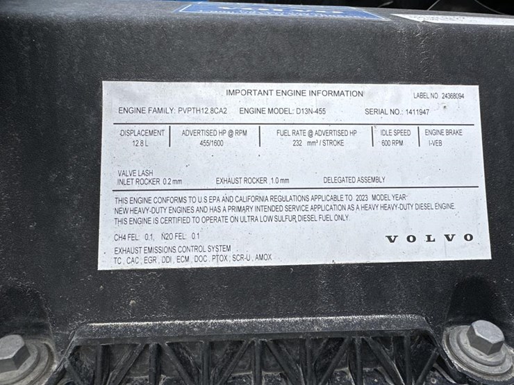 #2225-•-2024-volvo-vnl-sleeper-cab-semi-truck-tractor-image-32