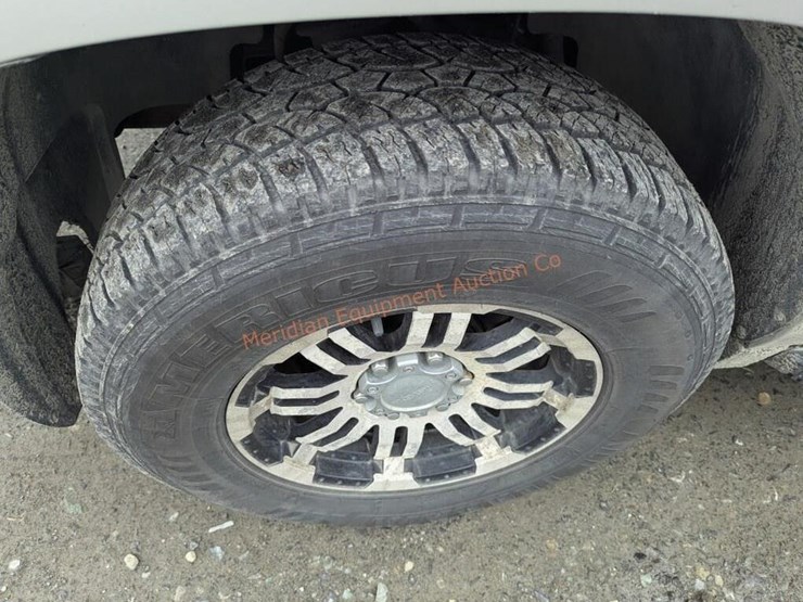 2007-chevrolet-suburban-image-25