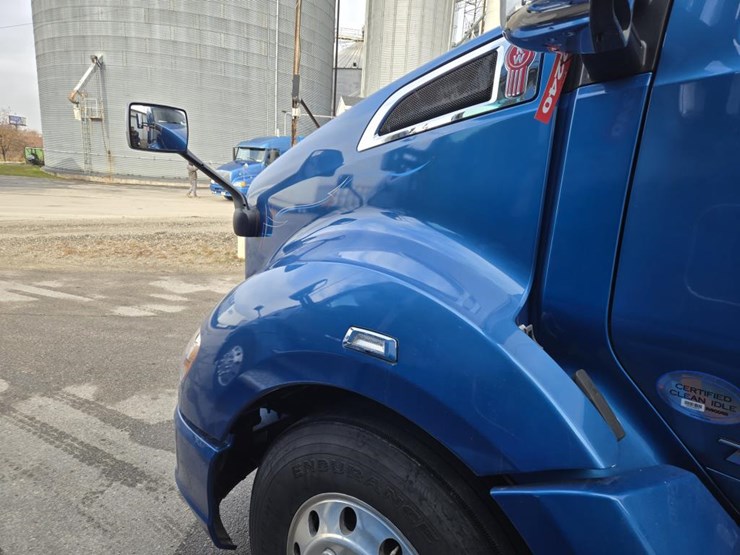 2018-kenworth-t680-image-12