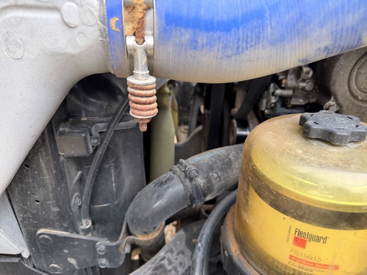 #40952-•-2016-freightliner-t/a-daycab-truck-tractor-3akjged50gshn2261-image-49