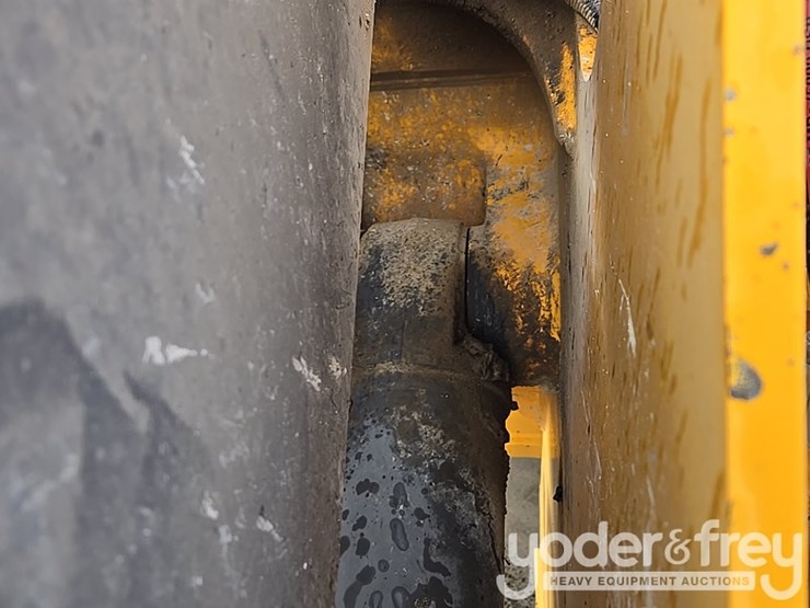 2014-volvo-l150h-image-35