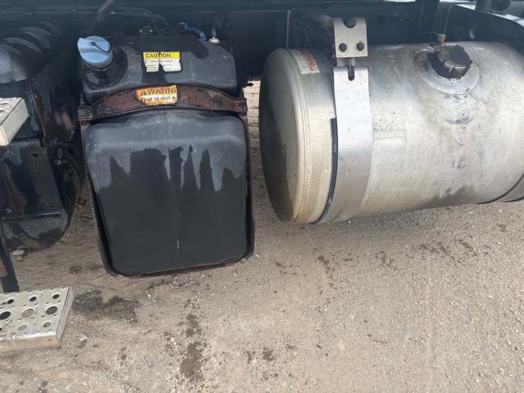 2016-freightliner-cascadia-113-image-49