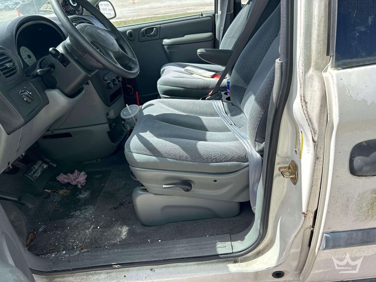 2005-dodge-caravan-image-12