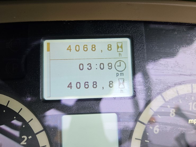 2017-john-deere-6110m-image-14