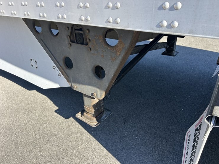 2014-utility-53'-image-23