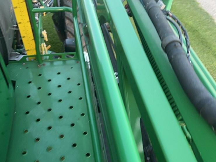 2014-john-deere-r4030-image-41