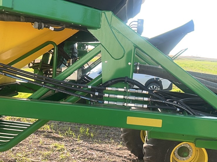 2018-john-deere-1910-image-22