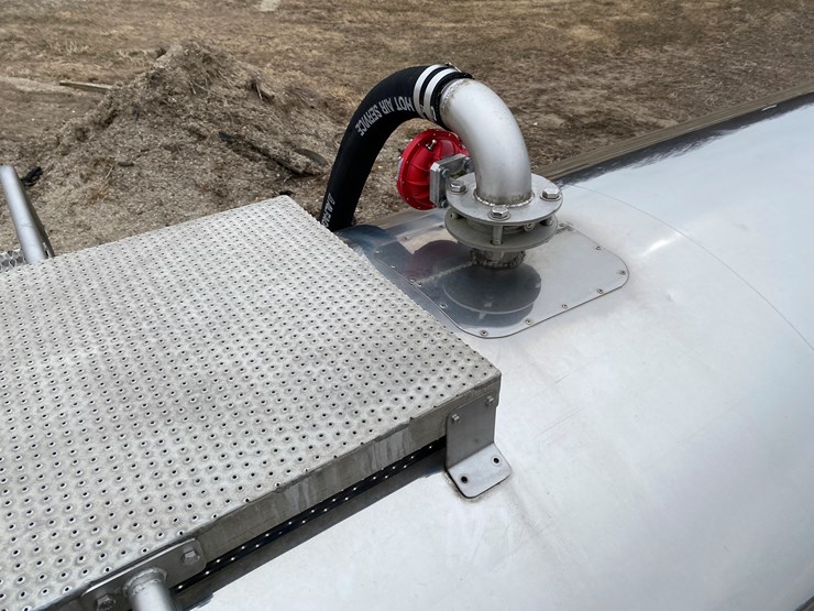 #540-•-2003-st+e-fab-insulated-6,200-gallon-tanker-trailer-(wi-title-in-delay)-(watertown,-wi)-image-33